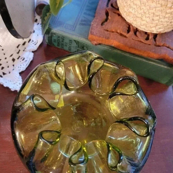 Mid Century Handkerchief Ruffle Green Glass Bowl - Picture 2 of 4